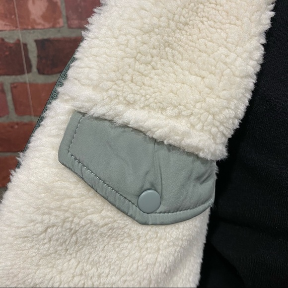 XS Reversible Sherpa Sage Green Zip Up Vest - Picture 12 of 17
